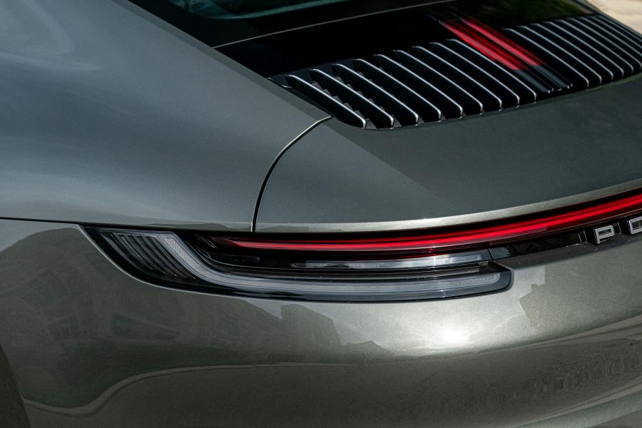 Детали экстерьера Porsche 911 Carrera 4 (992) 2019 года  (NA) (фото 37 из 40)
